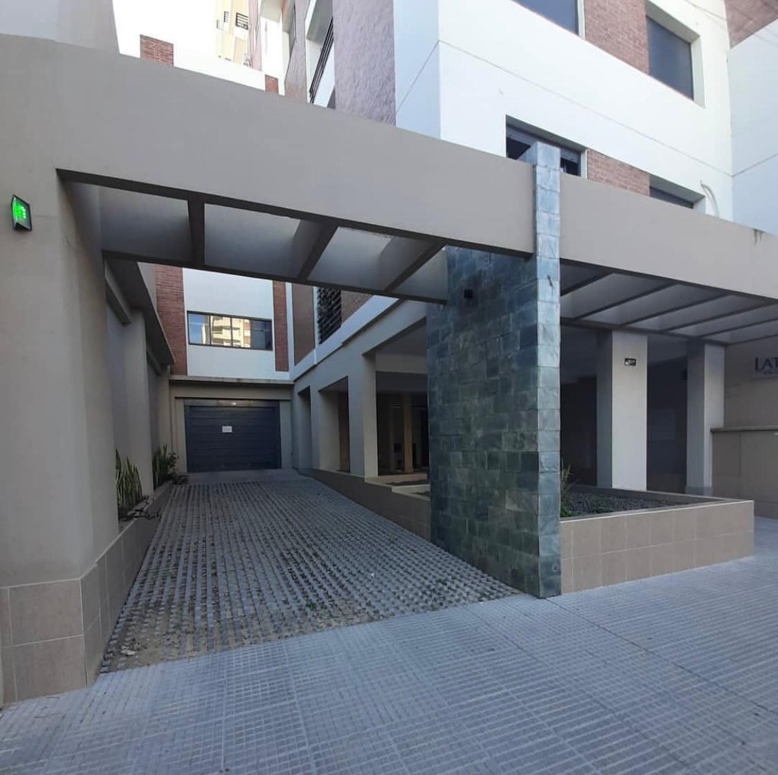 FRANCIA 1800 - COCHERA
